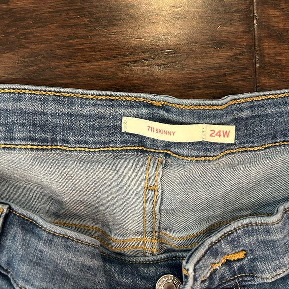 Levis - Picture 2 of 3